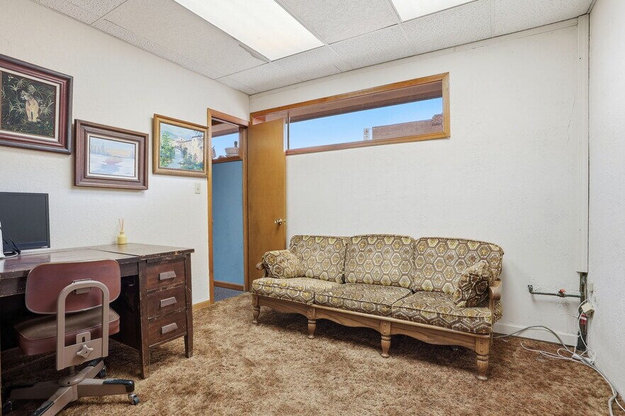 More Photos Of 115 N Jefferson Ave, Elk City Office For Sale