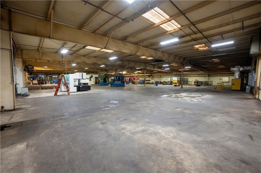 More Photos Of 320 4th St, Blawnox Manufacturing For Sale