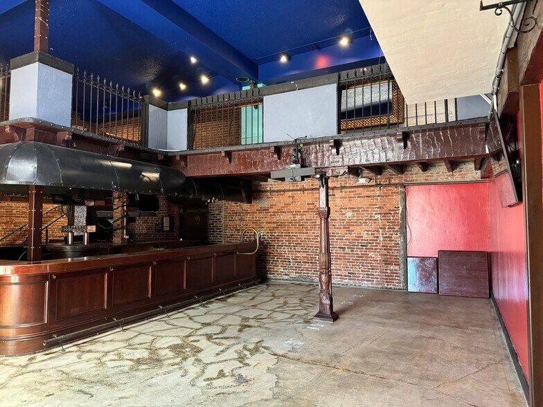More Photos Of 1525 4th St, Sarasota Restaurant For Lease