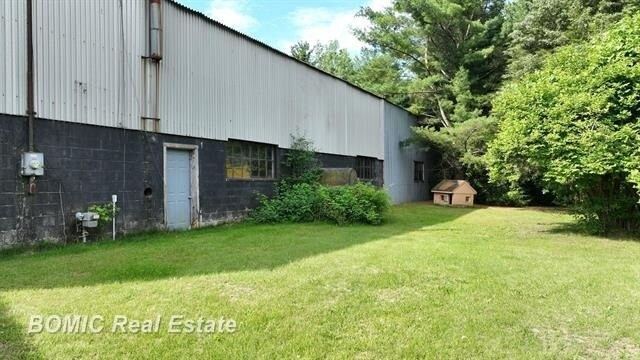 More Photos Of 9010 Dixie Hwy, Birch Run Warehouse For Lease