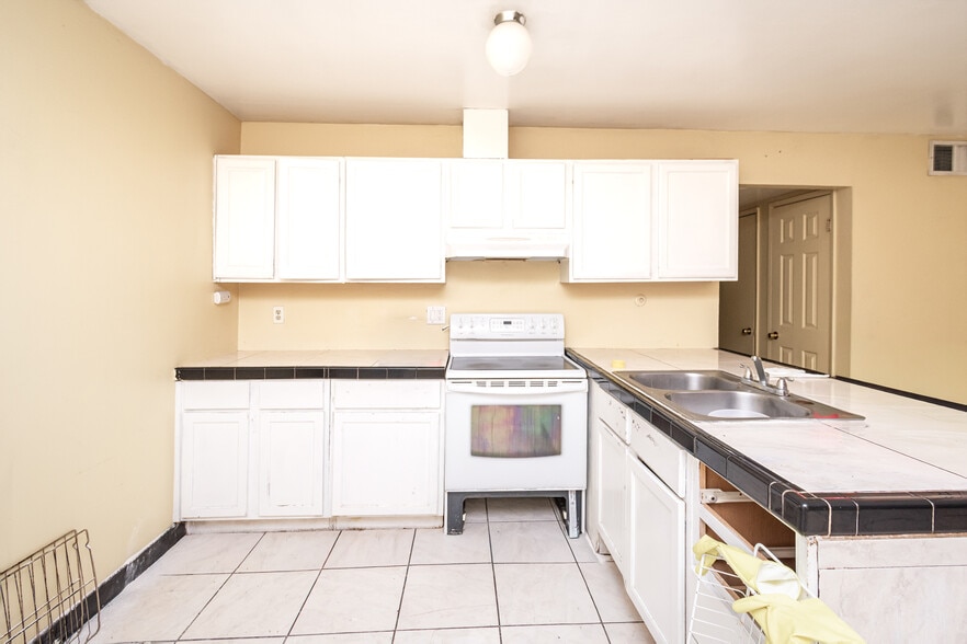 More Photos Of 100 Nedra Ct, Sacramento Multifamily For Sale