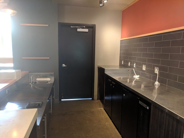 More Photos Of 683 10th St SW, Calgary Apartments For Sale