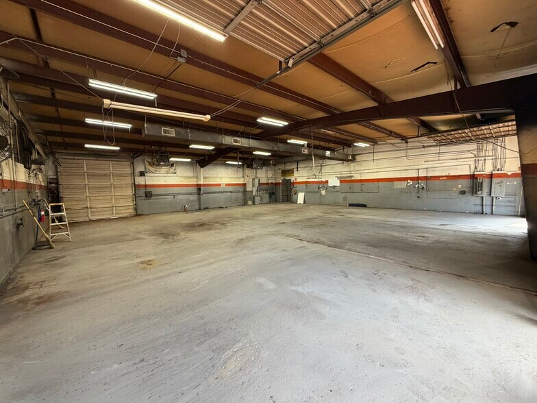 More Photos Of 8621 Fairview Rd, Charlotte Unknown For Lease