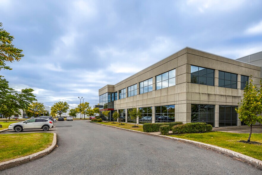 More Photos Of 1600-1660 Av 32e, Montréal Warehouse For Lease