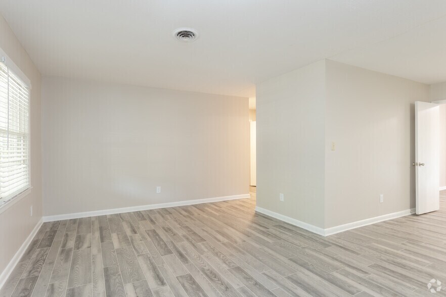 More Photos Of 2109 Elvira St, Fayetteville Apartments For Sale