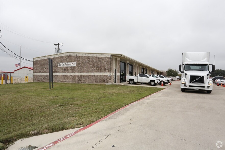 Primary Photo Of 636 W Front St, Hutto Flex For Sale