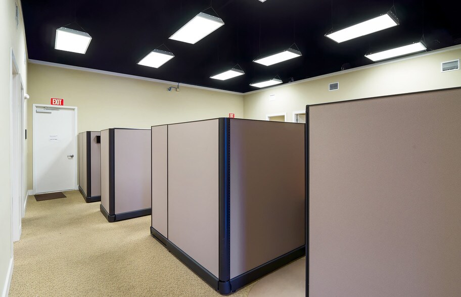 More Photos Of 13830 Jetport Commerce Pky, Fort Myers Warehouse For Lease