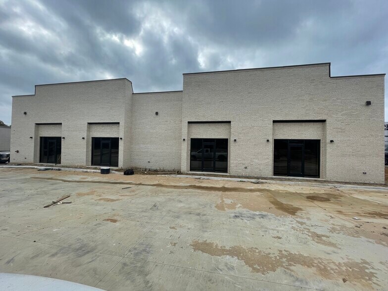 More Photos Of 1821 John Mccain Rd, Colleyville Warehouse For Lease