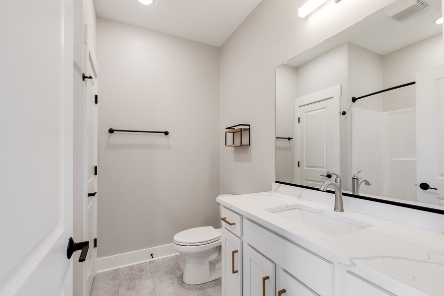 More Photos Of 1422 Bainbridge St, Richmond Apartments For Sale