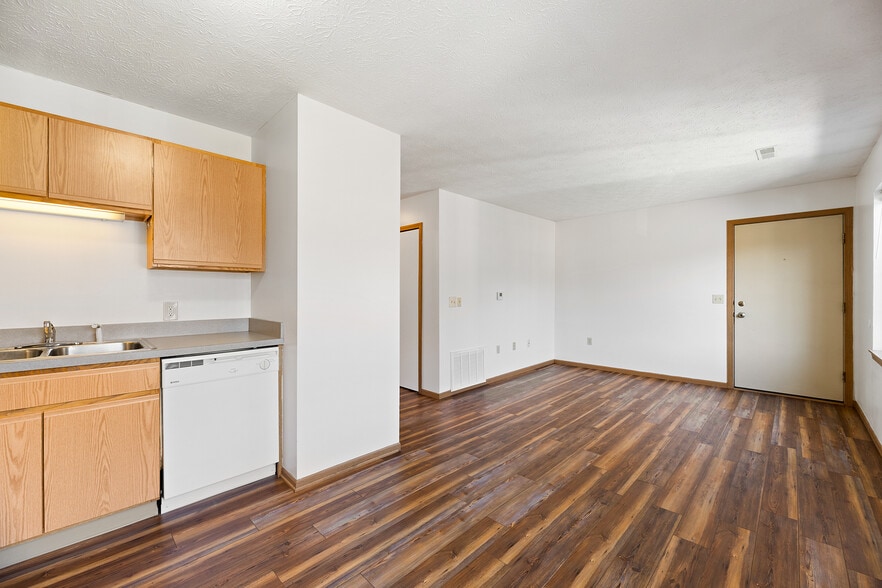 More Photos Of 1894-1898 Springfield Lake Blvd, Akron Apartments For Sale