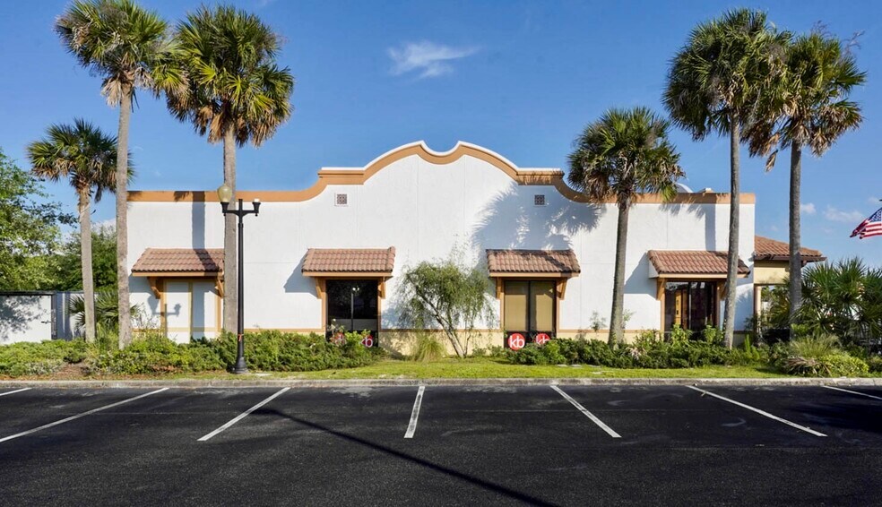 More Photos Of 8590 E CR-466, Lady Lake Freestanding For Sale