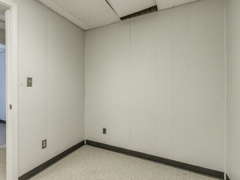 More Photos Of 5835 S Pennsylvania Ave, Oklahoma City Medical For Sale