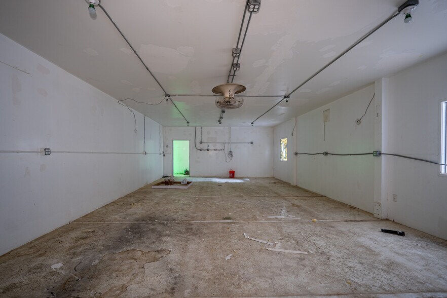 More Photos Of 5261-5265 E Washington Blvd, Commerce Warehouse For Sale