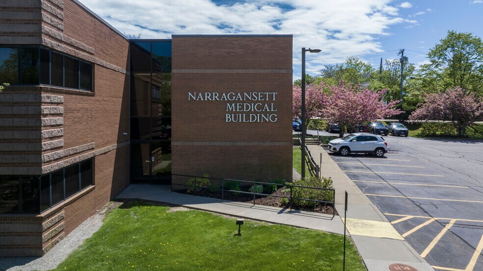 More Photos Of 360 Kingstown Rd, Narragansett Medical For Sale