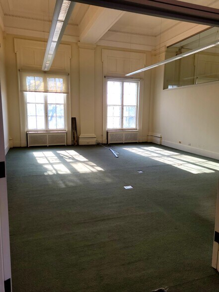 More Photos Of 1110 W 35th St, Chicago Office For Sale