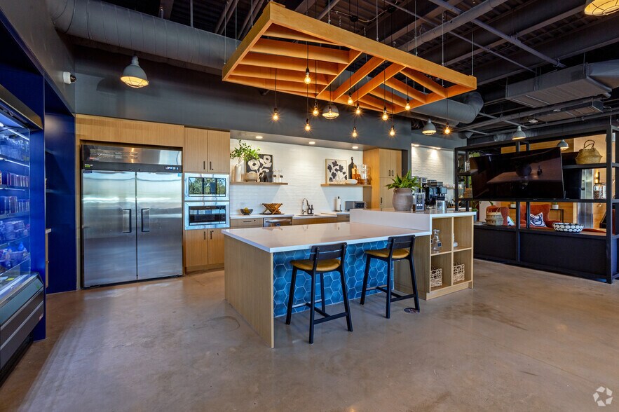 More Photos Of 7710 N FM 620 Rd, Austin Coworking Space