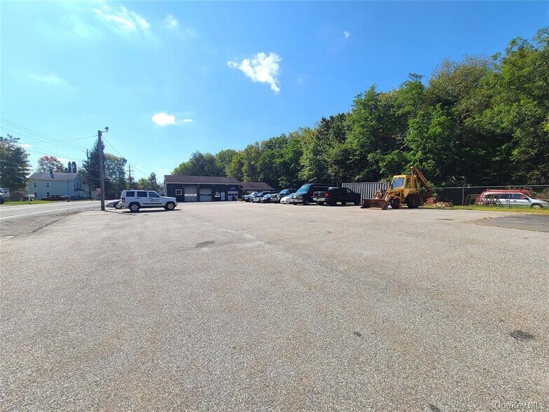 More Photos Of 36 Cold Spring Rd, Monticello Industrial For Sale