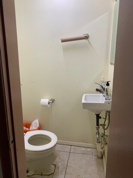 More Photos Of 1823 Avenue M, Brooklyn Storefront Retail Office For Lease