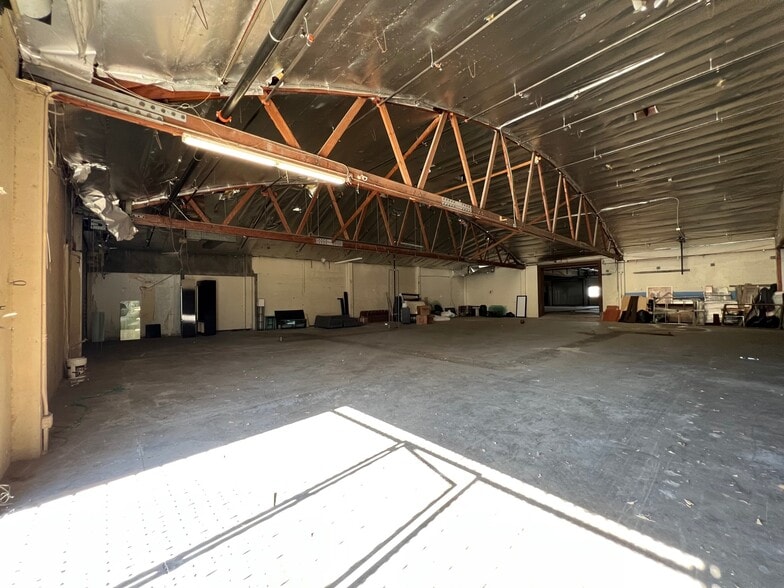 More Photos Of 3049 La Cienega Blvd, Culver City Warehouse For Lease