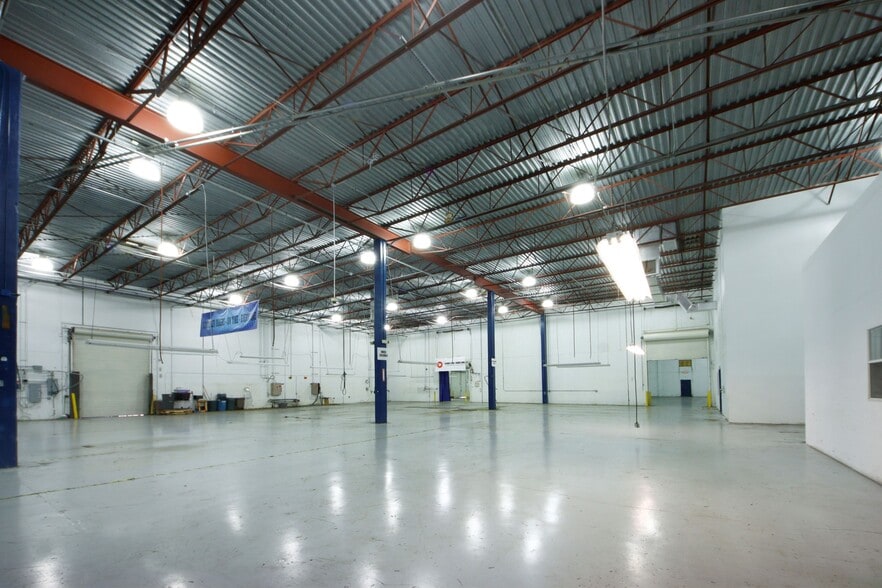 More Photos Of 2851 Evans St, Hollywood Warehouse For Lease