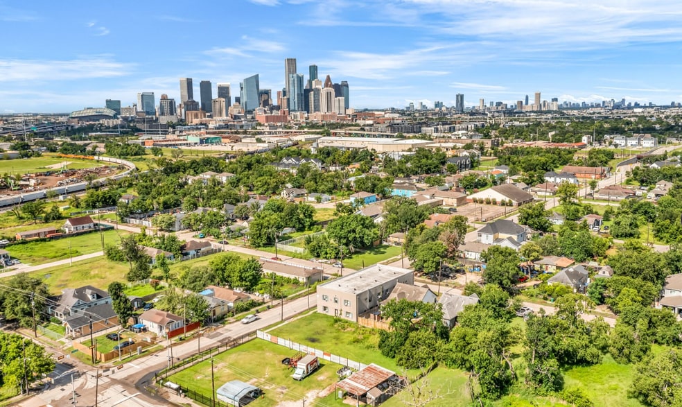 More Photos Of 2705 Lorraine St, Houston Apartments For Sale