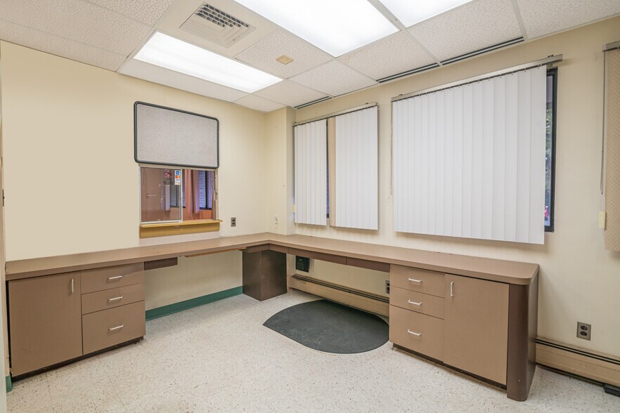 More Photos Of 99 Dutch Hill Rd, Orangeburg Medical For Lease