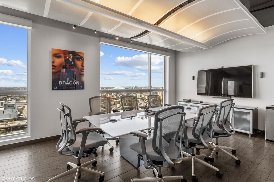 More Photos Of 175 SW 7th St, Miami Medical For Sale