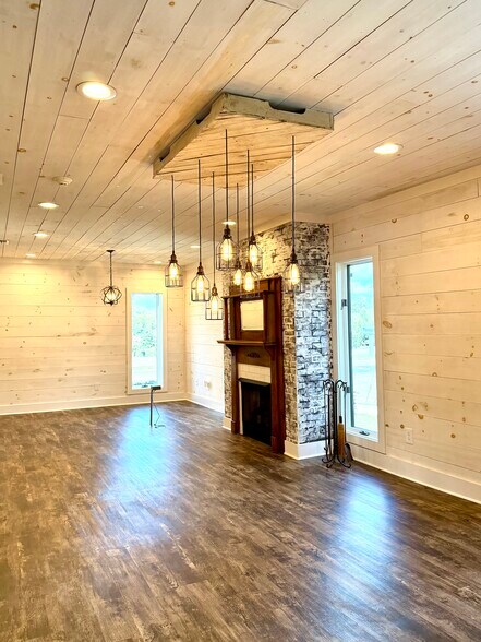 More Photos Of 902 W Lamar Alexander Pky, Maryville Freestanding For Lease