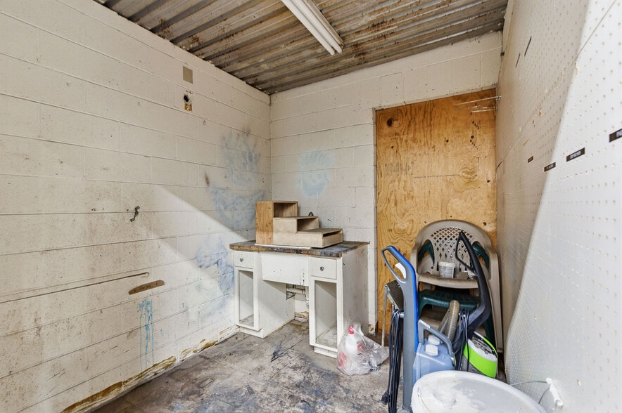 More Photos Of 1111-1115 Donelson Ave, Old Hickory Showroom For Lease