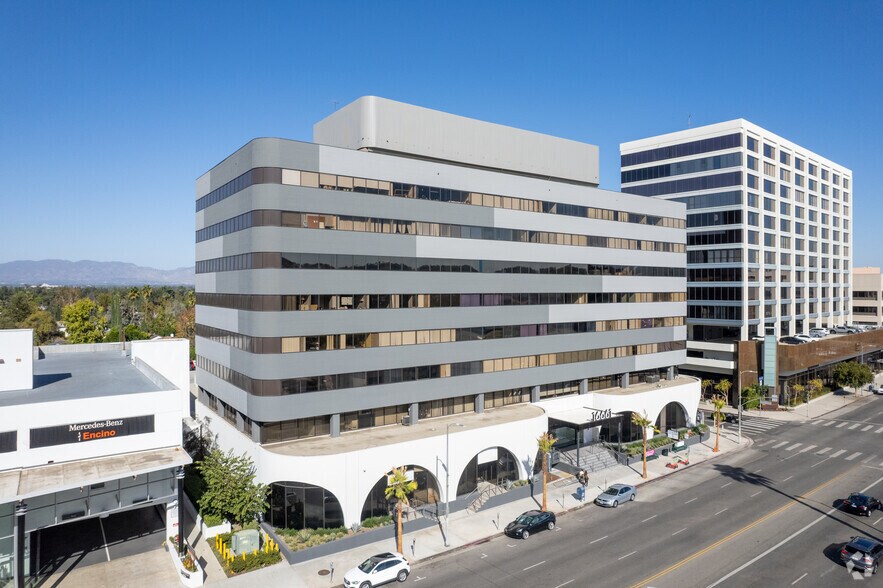 More Photos Of 16661 Ventura Blvd, Encino Medical For Lease