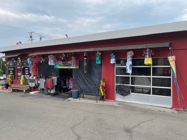 More Photos Of 45010 US-101, Laytonville Storefront Retail Office For Sale