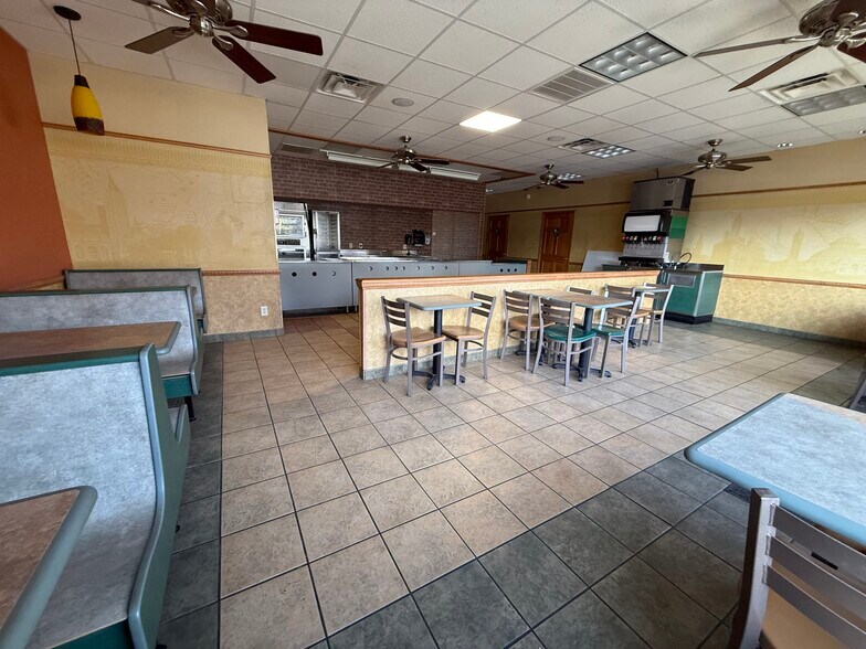 More Photos Of 304 S Obannon St, Raymond Fast Food For Lease