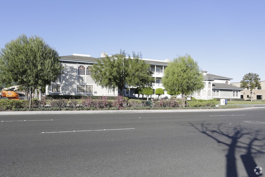 More Photos Of 18837 Brookhurst St, Fountain Valley Medical For Lease