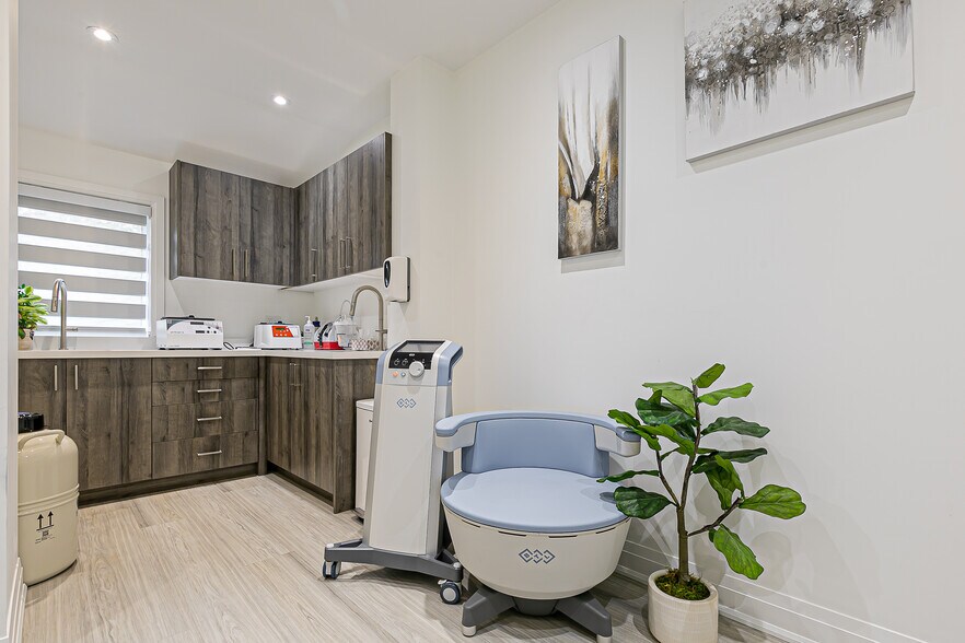 More Photos Of 72 Prospect St, Newmarket Office For Sale