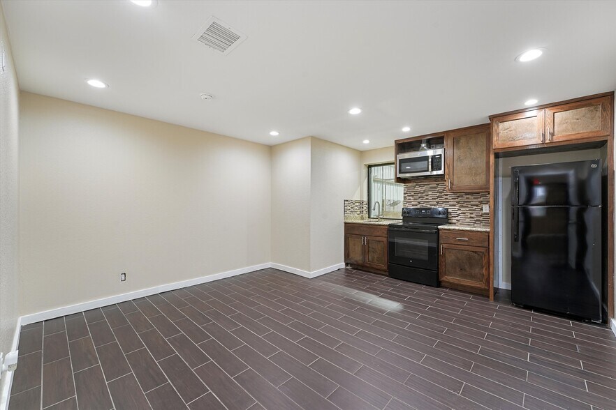 More Photos Of 620 Gellhorn Dr, Houston Warehouse For Sale