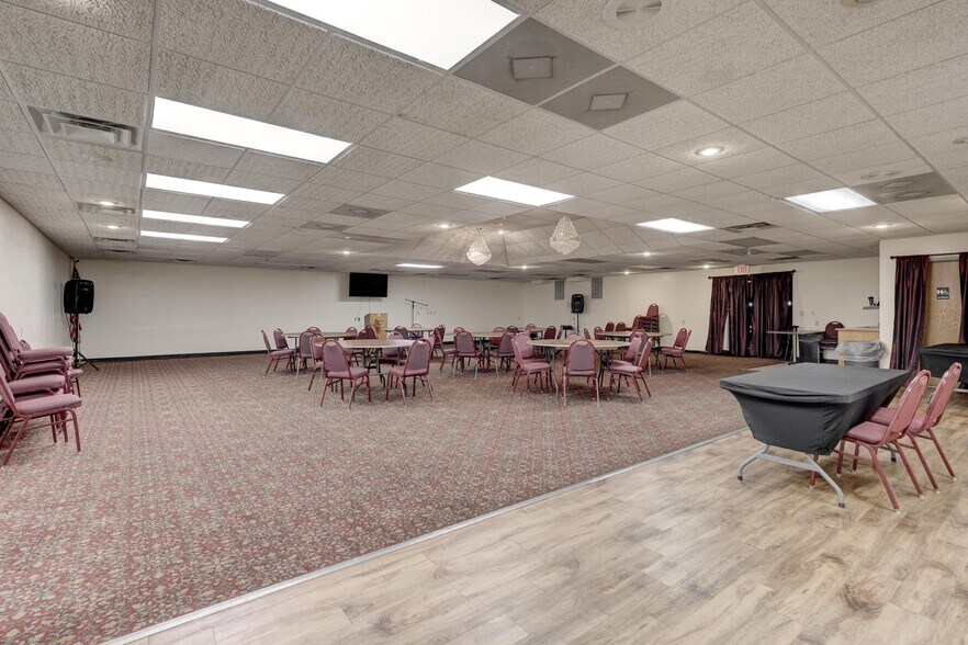 More Photos Of 2728 & 2802 N Rangeline Road, Joplin Flex For Sale