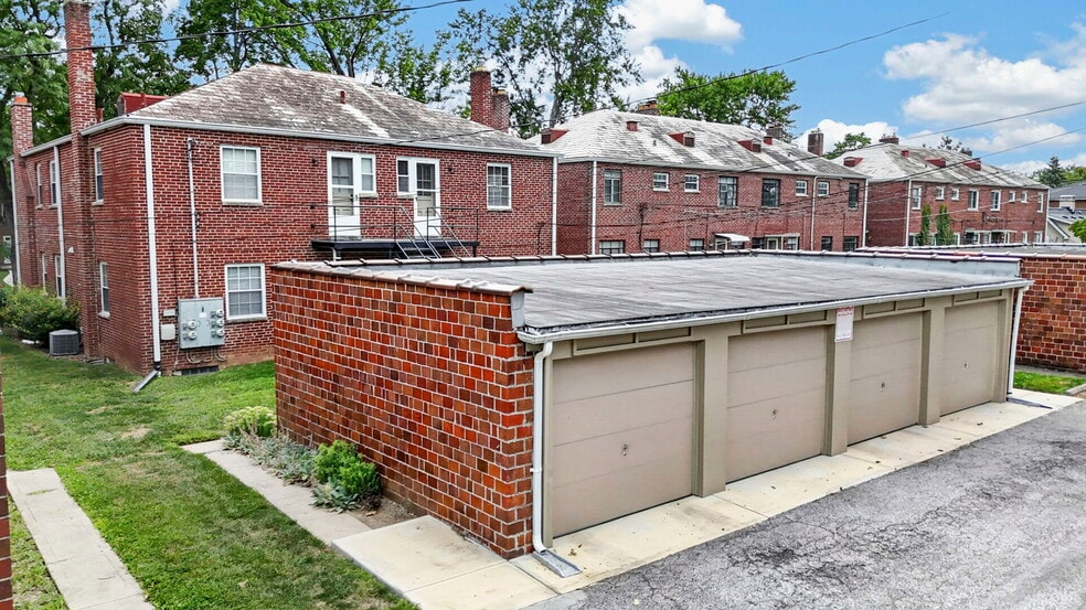 More Photos Of 802 Kenwick Rd, Columbus Apartments For Sale