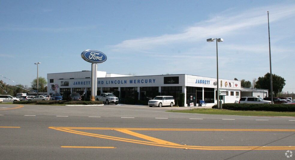 More Photos Of 38300 Dick Jarrett Way, Dade City Auto Dealership For Lease