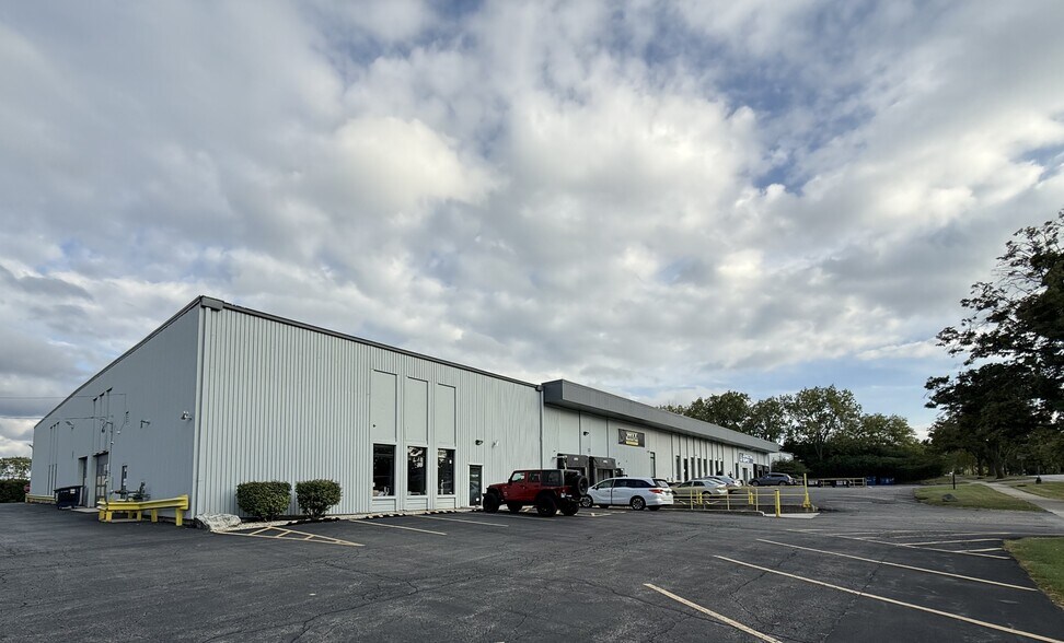 Primary Photo Of 5365-5379 Walnut Ave, Downers Grove Warehouse For Lease