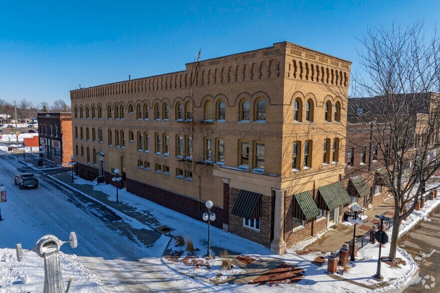 More Photos Of 1024 2nd St, Perry Office For Lease