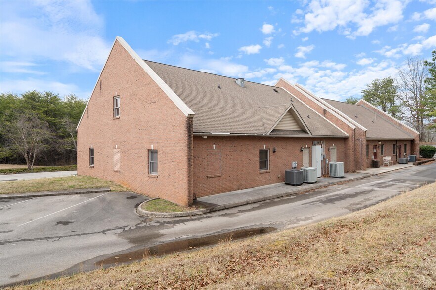 More Photos Of 114 Parliament Dr, Maryville Medical For Sale