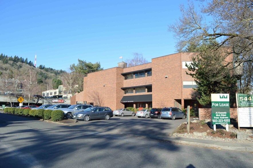 More Photos Of 5441 S Macadam Ave, Portland Office For Lease