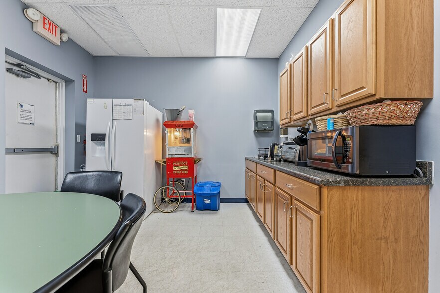 More Photos Of 742 Fairmont Rd, Morgantown Office For Lease