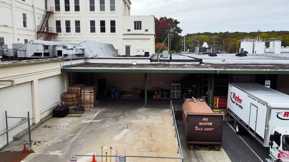 More Photos Of 12 Bridge St, Deep River Light Manufacturing For Sale