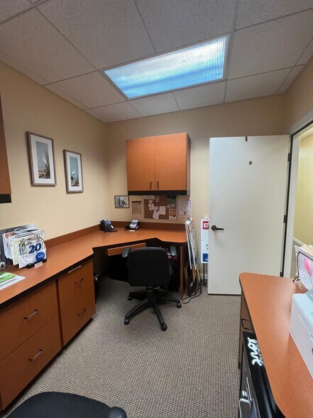 More Photos Of 1314 E Venice Ave, Venice Medical For Sale