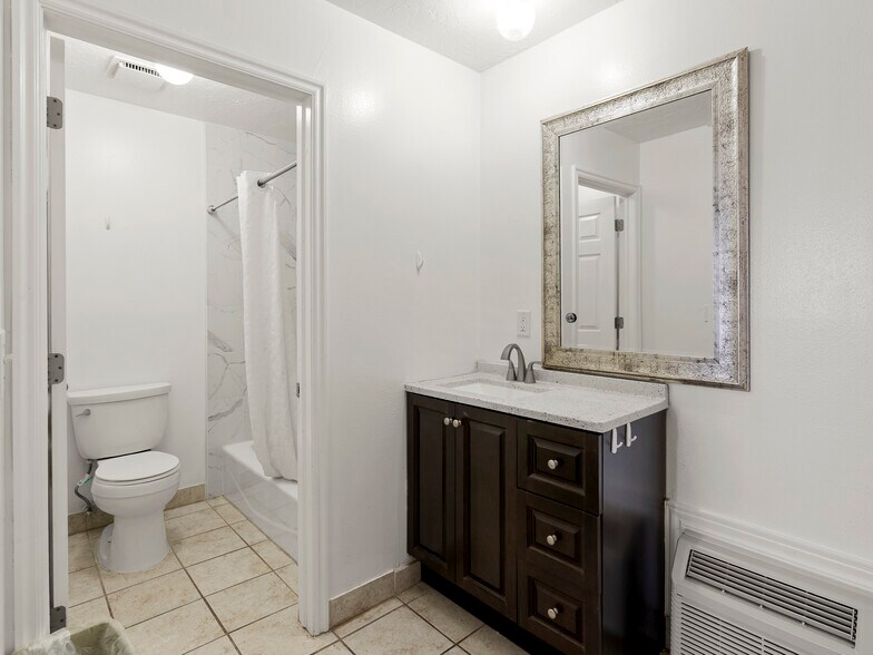 More Photos Of 307 S Main St, Huntington Hotel For Sale