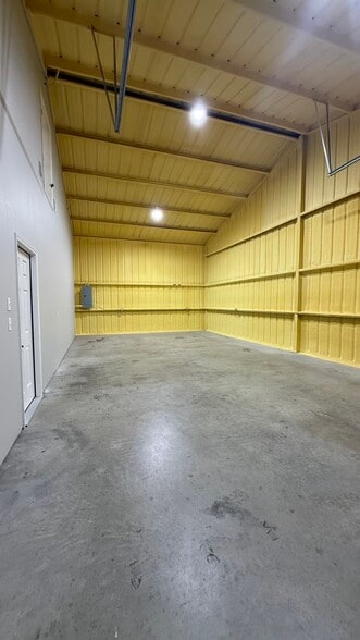 More Photos Of 2495 FM Road 1189, Brock Light Manufacturing For Lease