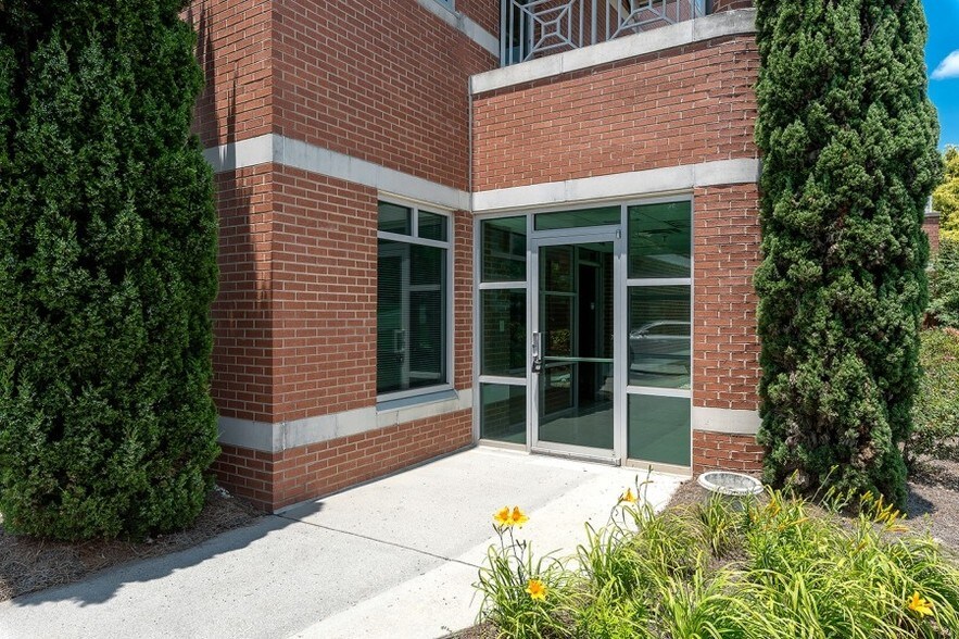 More Photos Of 915-921 Eagles Landing Pky, Stockbridge Medical For Lease