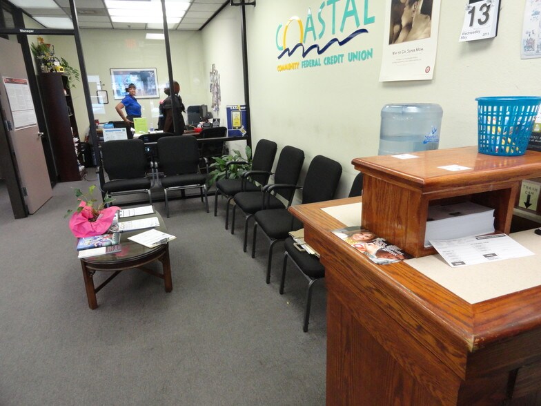 More Photos Of 2411-2421 69th St, Galveston Storefront For Lease