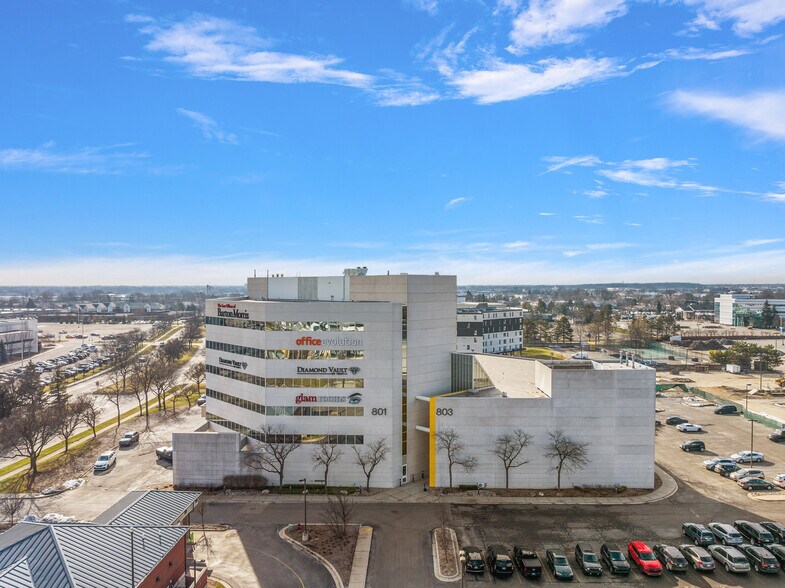 More Photos Of 801-803 W Big Beaver Rd, Troy Office For Lease